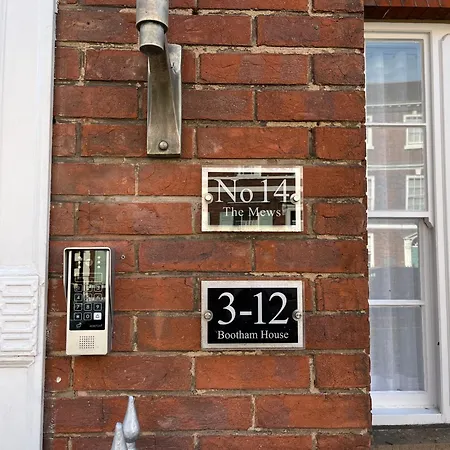 Bootham House Apartment-close To The Minster דירה